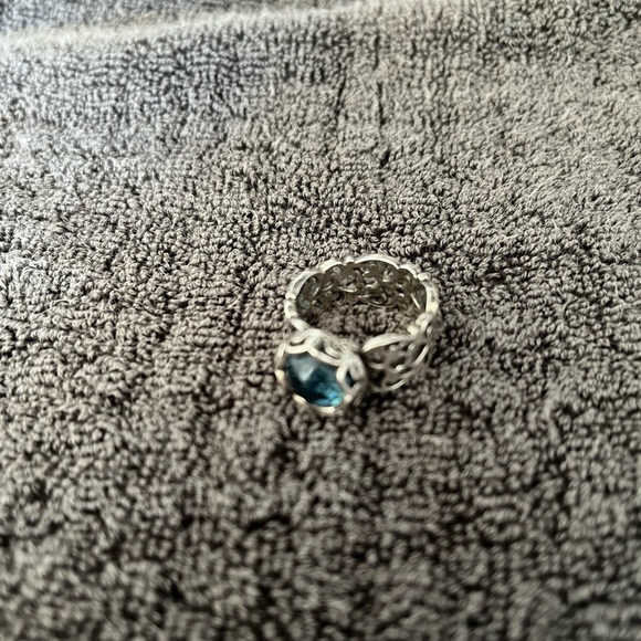Inspiranza faux sapphire ring! - Picture 2 of 5